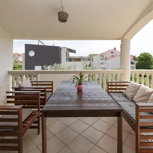 https://ina-apartments.hotelinzadar.com