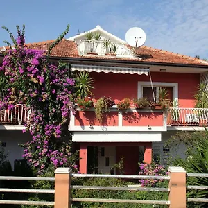 https://stela-apartments.hotels-in-trogir.com